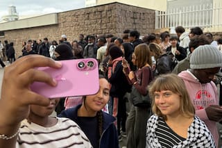 Greta Thunberg apoya protestas de estudiantes franceses por escuelas deterioradas