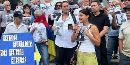 La activista Martha Lía Grajales durante una protesta en Caracas por la liberación de los presos políticos
