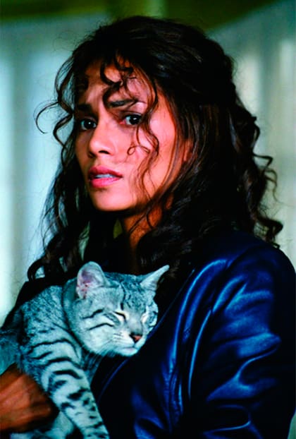 La actriz adoptó a uno de los 47 gatos adiestrados que participaron de la película y a partir de ese momento se convirtió en una "amiga" de los felinos