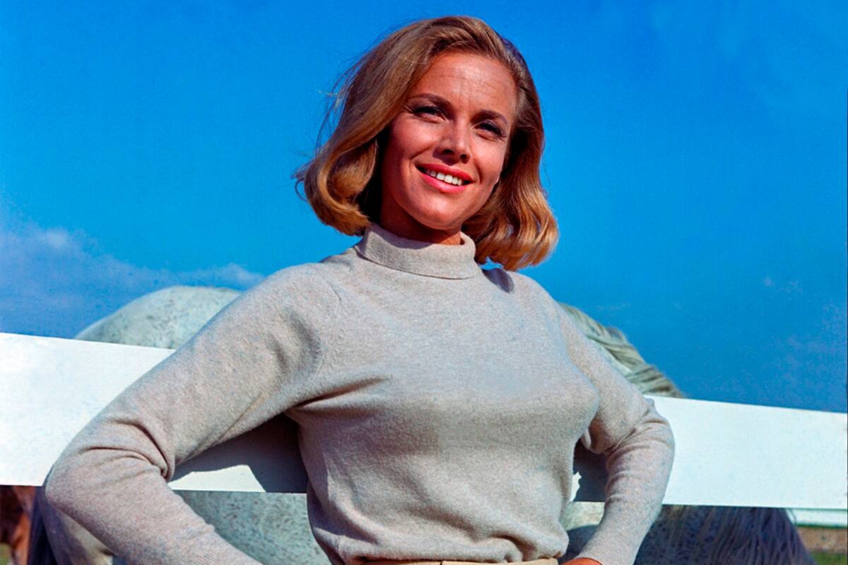 La actriz británica Honore Blackman murió a los 94 años