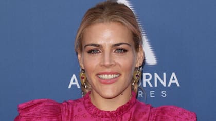 La actriz Busy Philipps, conocida por la serie de televisión Dawson's Creek, reveló los altos gastos que costea en peluquería, maquillaje y vestuario