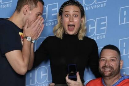 La actriz compartió el momento en redes, y no pasó inadvertido; la propuesta de matrimonio tuvo como epicentro a la ACE Comic Con de Chicago