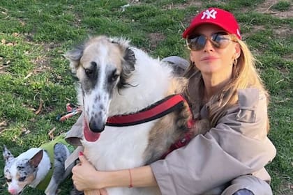 La actriz compartió un tierno momento junto a su perro