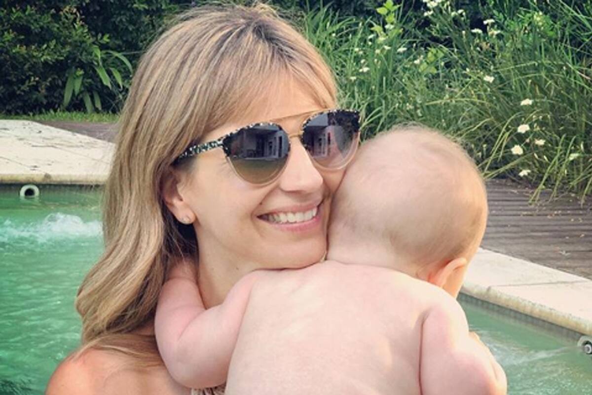 La actriz compartió una tierna foto junto a su bebé Otto