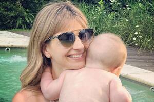 La actriz compartió una tierna foto junto a su bebé Otto