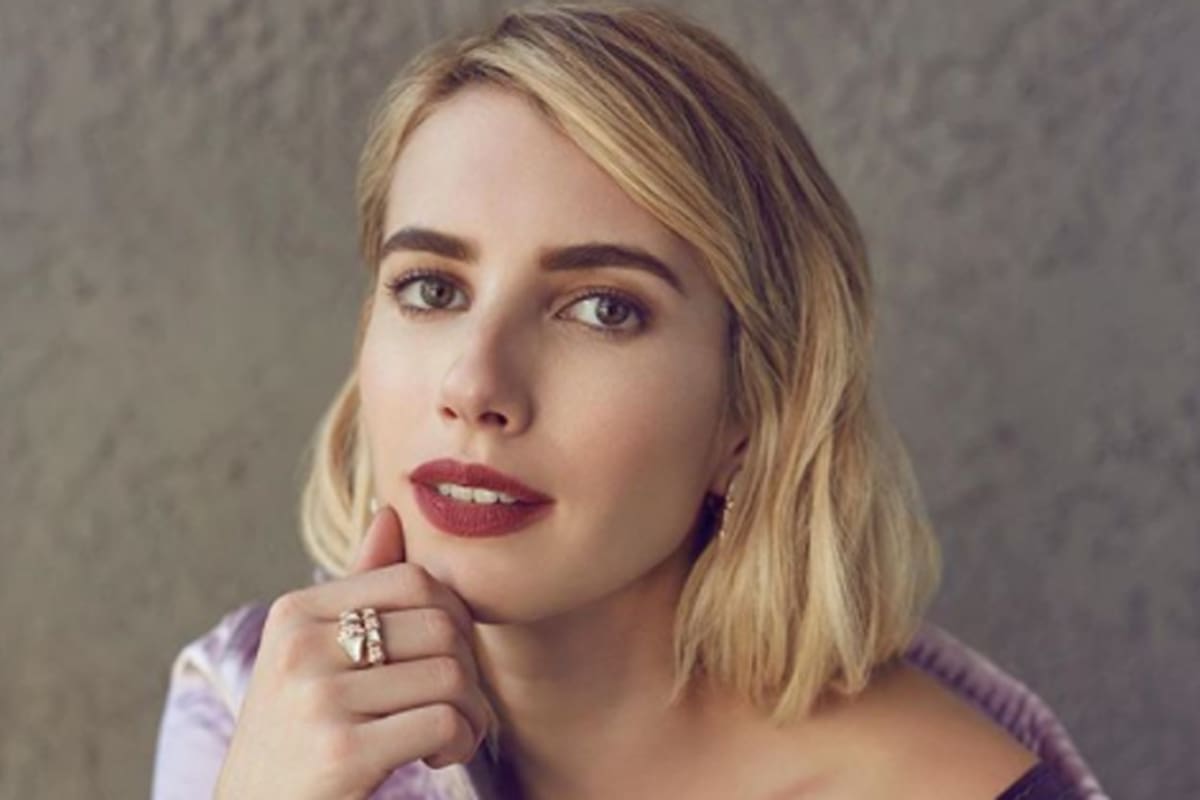 La actriz confirmó su embarazo y publicó las primeras fotos luciendo su pancita junto a su novio, Evan Peters