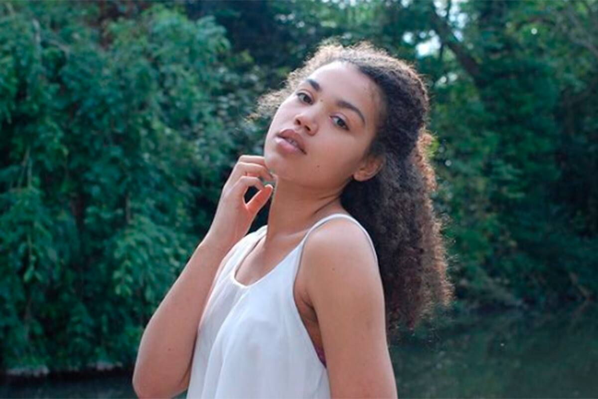 La actriz de Bridgerton Ruby Barker contó que se encuentra internada, lidiando con su salud mental: “He estado muy mal durante largo tiempo”