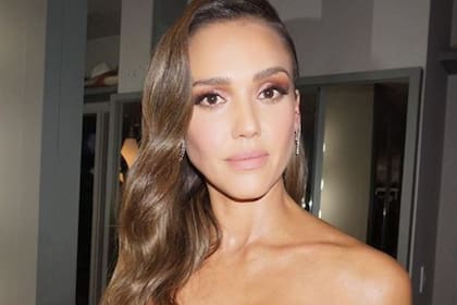 La actriz de hollywood deslubró con sus abdominales en un divertido video de TikTok con su hija