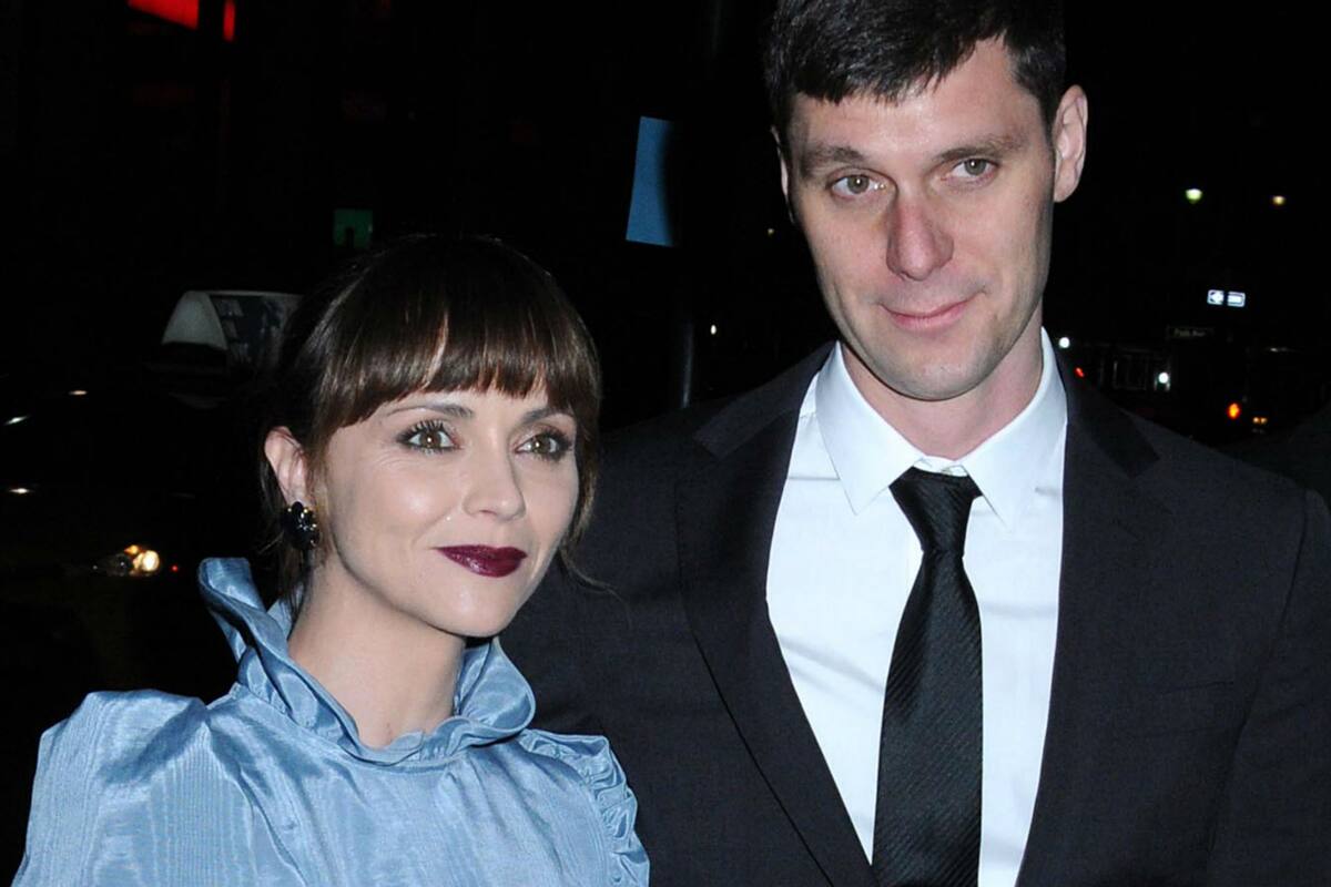 La actriz de Los locos Addams y Monster también le solicitará el divorcio a James Heerdegen, con quien lleva siete años de casada y con quien tiene un hijo en común