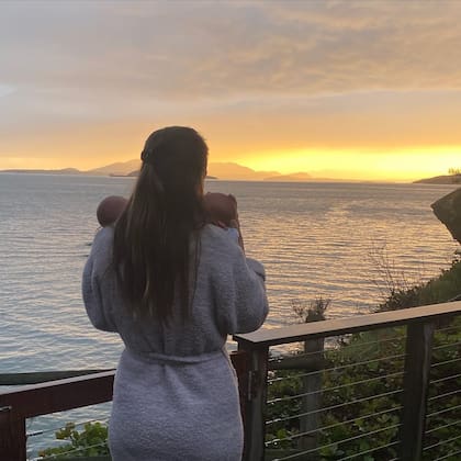 La actriz dio a luz a los mellizos Aya y Ohm en abril de 2023 (Foto: Instagram @hilaryswank)