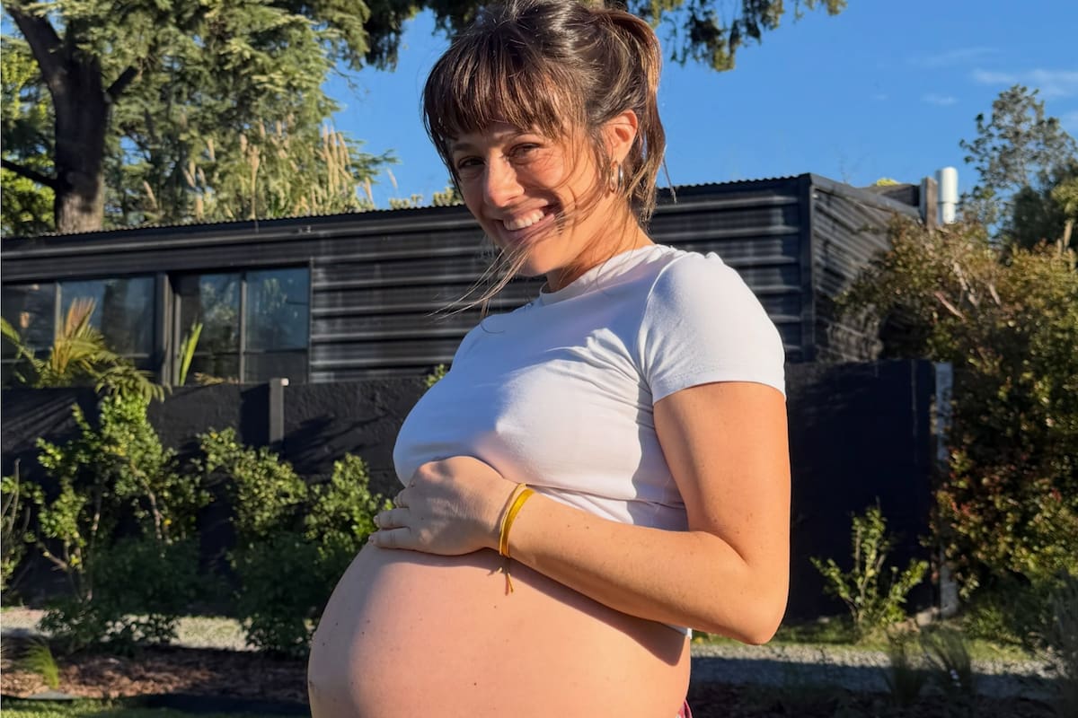 La actriz e influencer fue mamá junto a su pareja, Tomás Bartolomé (Foto: Instagram/@micalapegue)