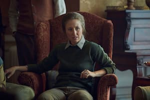 La actriz Erin Doherty habló sobre la presión que sintió al tener que interpretar a un miembro de la familia real británica en la serie The Crown
