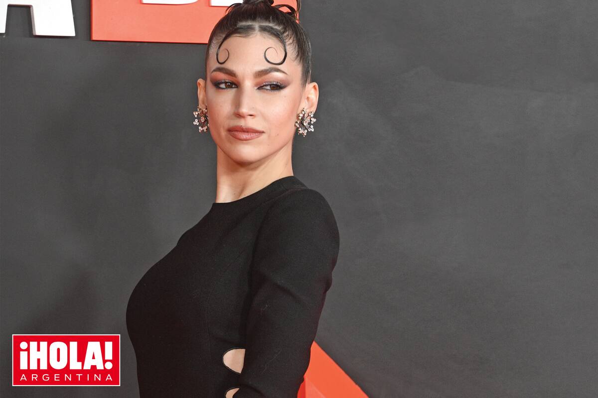 La actriz impactó con su estilismo, vestida por Yves Saint Laurent