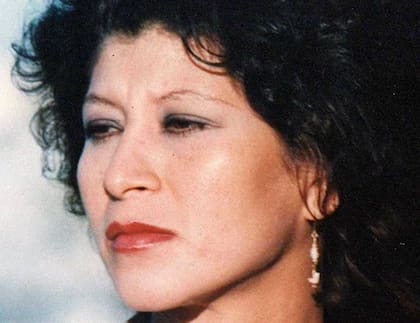 La actriz Isabel Quinteros nació en el Salvador y migró a la Argentina en 1975, donde conoció a Raúl Rizzo y tuvieron a sus hijas Camila y Anahí, quien falleció este viernes 12 de enero