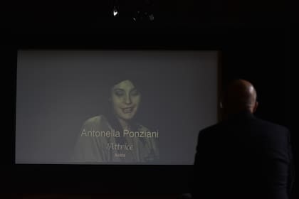 La actriz italiana Antonella Ponziani en una escena de "Entrevista", film dirigido por Fellini en 1987