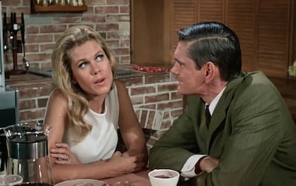 La actriz junto a Dick York, quien interpretó a Darrin durante las primeras cinco temporadas y luego fue reemplazado por Dick Sargent (Foto: Instagram/@ infinityelizabethmontgomery)
