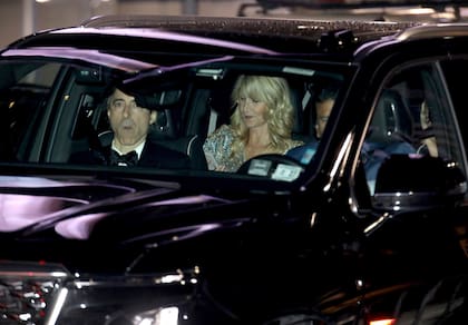 La actriz Laura Dern saliendo del casamiento de Taylor Swift y Travis Kelce