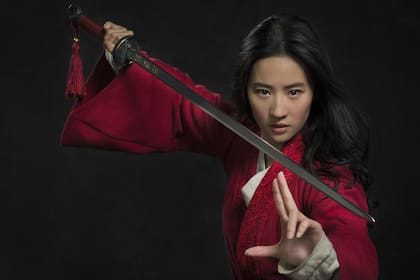 La actriz Liu Yifei, como Hua Mulán