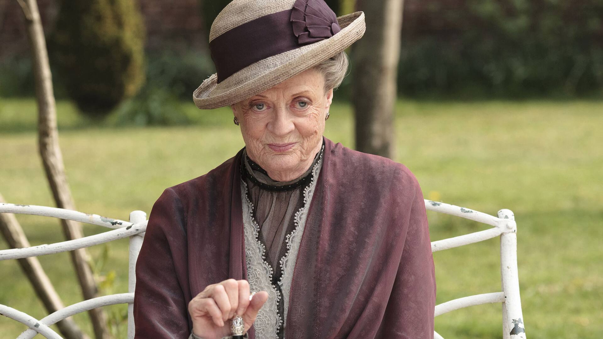 Maggie Smith como Violet, la condesa viuda de Grantham, en Downton Abbey