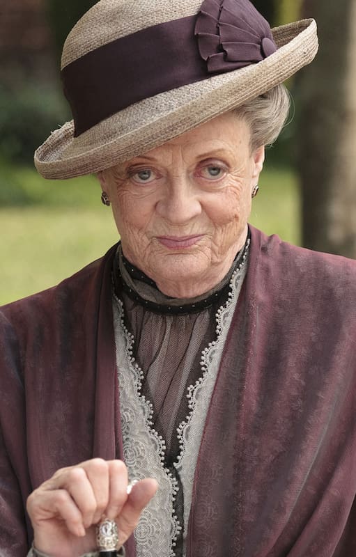 Maggie Smith como Violet, la condesa viuda de Grantham, en Downton Abbey