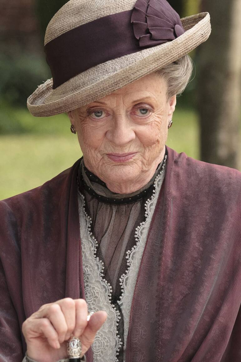 Maggie Smith como Violet, la condesa viuda de Grantham, en Downton Abbey