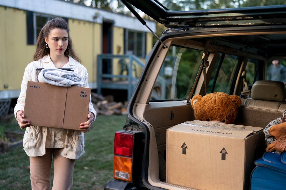 La actriz Margaret Qualley en Las cosas por limpiar, la miniserie de Netflix que se posicionó entre lo más visto en la plataforma en Argentina