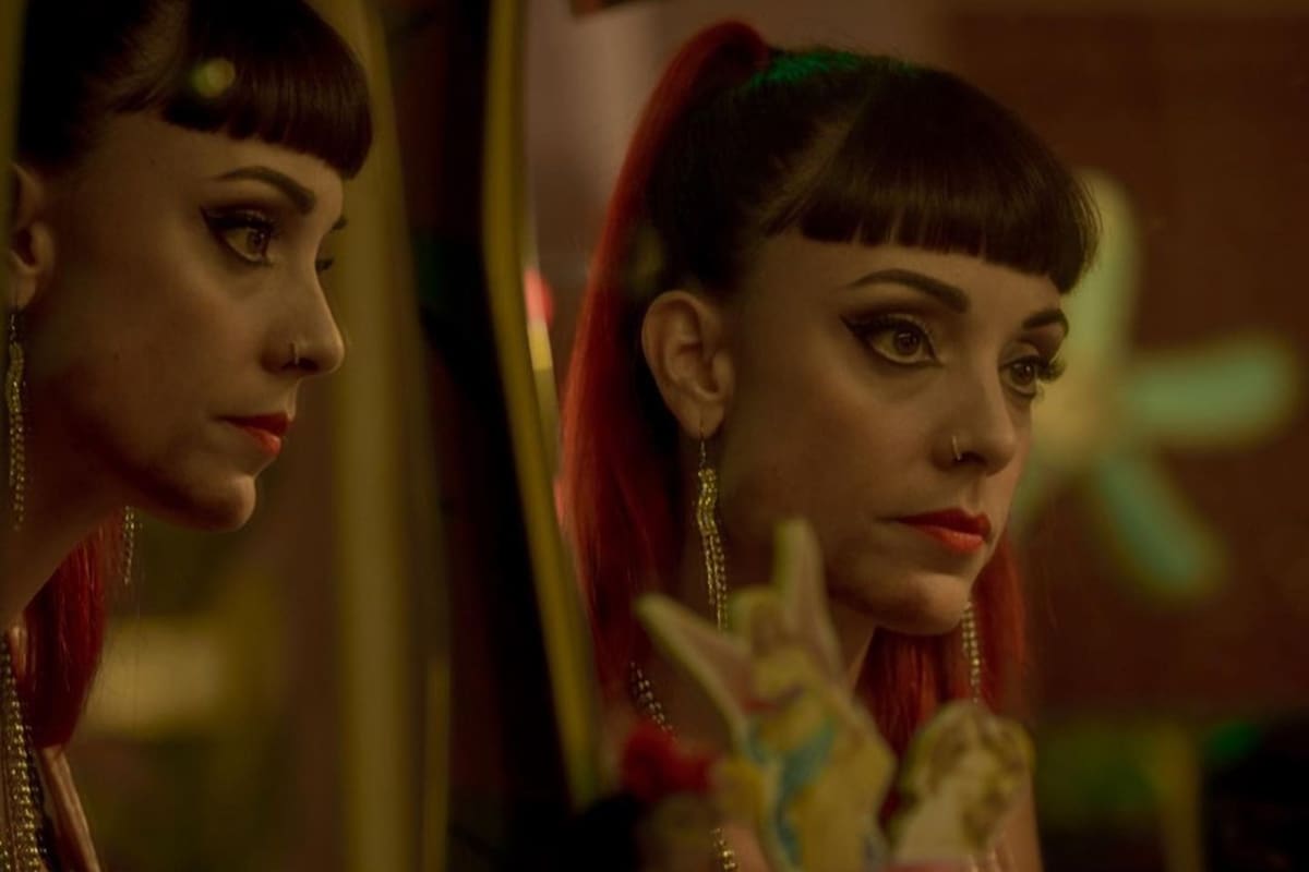 La actriz Martina Gusmán homenajeó a Eva Duarte de Perón en un capítulo de "El Inocente", el thriller policial de Netflix.