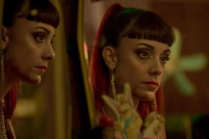 La actriz Martina Gusmán homenajeó a Eva Duarte de Perón en un capítulo de "El Inocente", el thriller policial de Netflix.