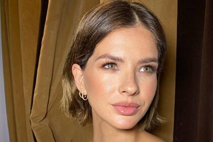 La actriz mostró su pancita sin querer, mientras evadía a la prensa al llegar a Buenos Aires después de pasar algunos días en Chile