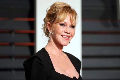 La actriz posó en bikini a menos de dos semanas de cumplir 64 años y le hizo un reclamo a los paparazzi