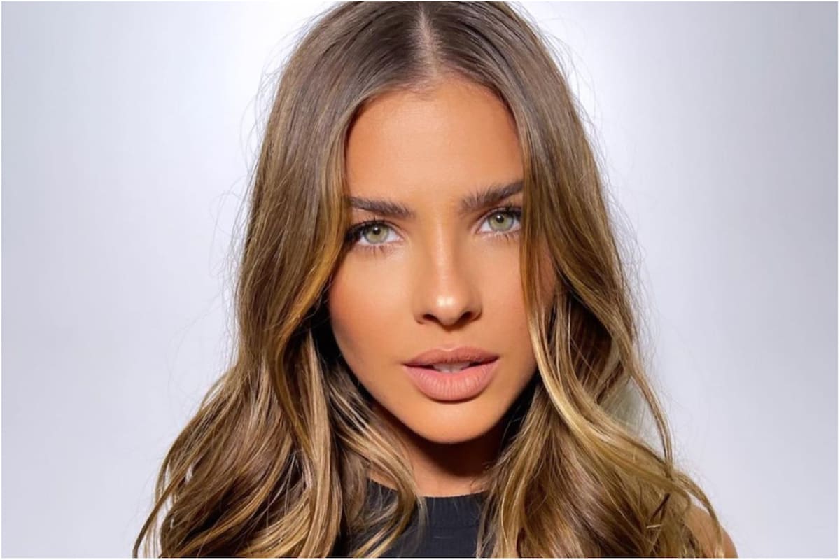 La actriz publicó una selfie en el baño y un detalle del celular se llevó toda la atención (Foto: Instagram @sangrejaponesa)