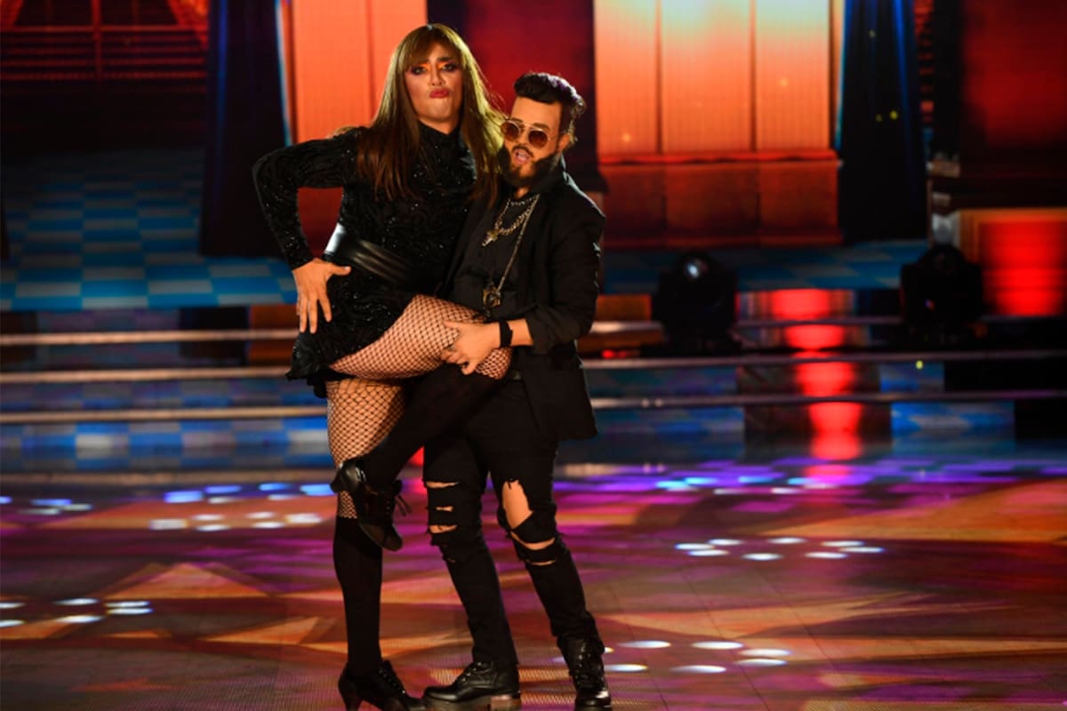 La actriz se disfrazó del cantante colombiano pero no logró contentar al jurado