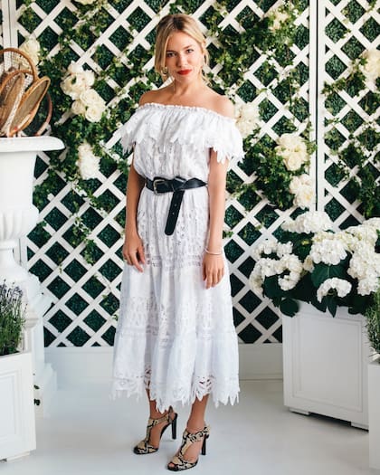 La actriz Sienna Miller es una fanática declarada del tenis y esta vez acudió al primer fin de semana de Wimbledon junto a su pareja Oli Green