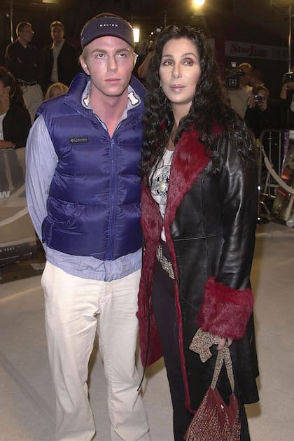 La actriz y cantante concurrió junto a su hijo al estreno mundial de Blow: profesión de riesgo, en 2001