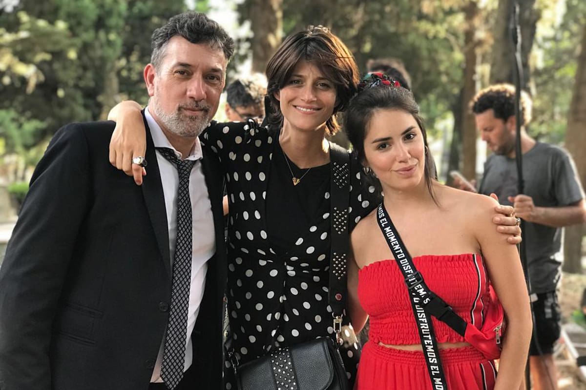 La actriz y cantante dirigió el piloto de una serie que tiene a Mónica Antonópulos como protagonista y que se presentará en una conocida feria de Miami