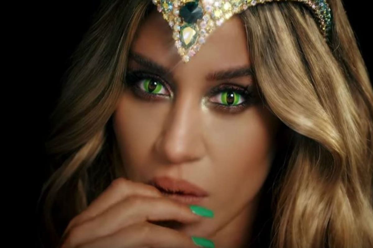 La actriz y cantante, en el video de su nuevo tema que ya tiene más de seis millones de reproducciones en Youtube