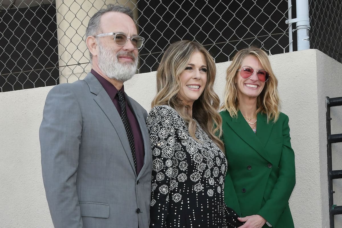 La actriz y cantante fue distinguida por su marido y por su colega, Julia Roberts