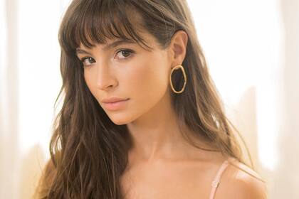 La actriz y cantante invitó al ídolo del rock nacional a colaborar en uno de sus temas de su primer trabajo discográfico