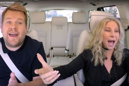 La actriz y cantante manejó junto a James Corden, cantó y habló de política en un hilarante programa