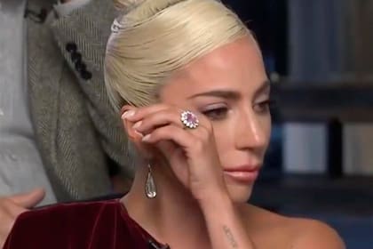 La actriz y cantante no pudo evitar la emoción al recordar su experiencia junto al actor