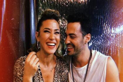 La actriz y cantante subió las imágenes con su novio y partenaire del Bailando a su cuenta de Instagram