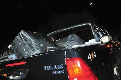 La actriz y conductora dejó el aeropuerto en una camioneta Toyota Hilux SRX 4x4 y partió a confinarse en un hotel