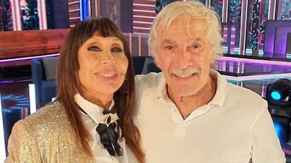 Moria Casán junto a su actual pareja, Pato Galmarini