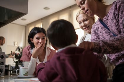 Yanina Ávila, con Cecilia Roth y su hijo, en Crímenes de familia