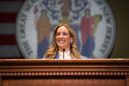 La actual gobernadora de Nueva Jersey, Mikie Sherrill, ganó las primarias del Partido Demócrata con el 34% de los votos
