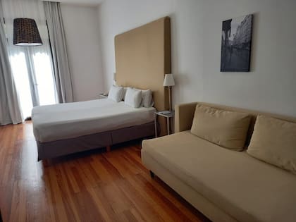 La actual habitación 205 del Esplendor by Wyndham Montevideo Cervantes, que no tiene puertas ocultas, es en la que se alojó Cortázar.