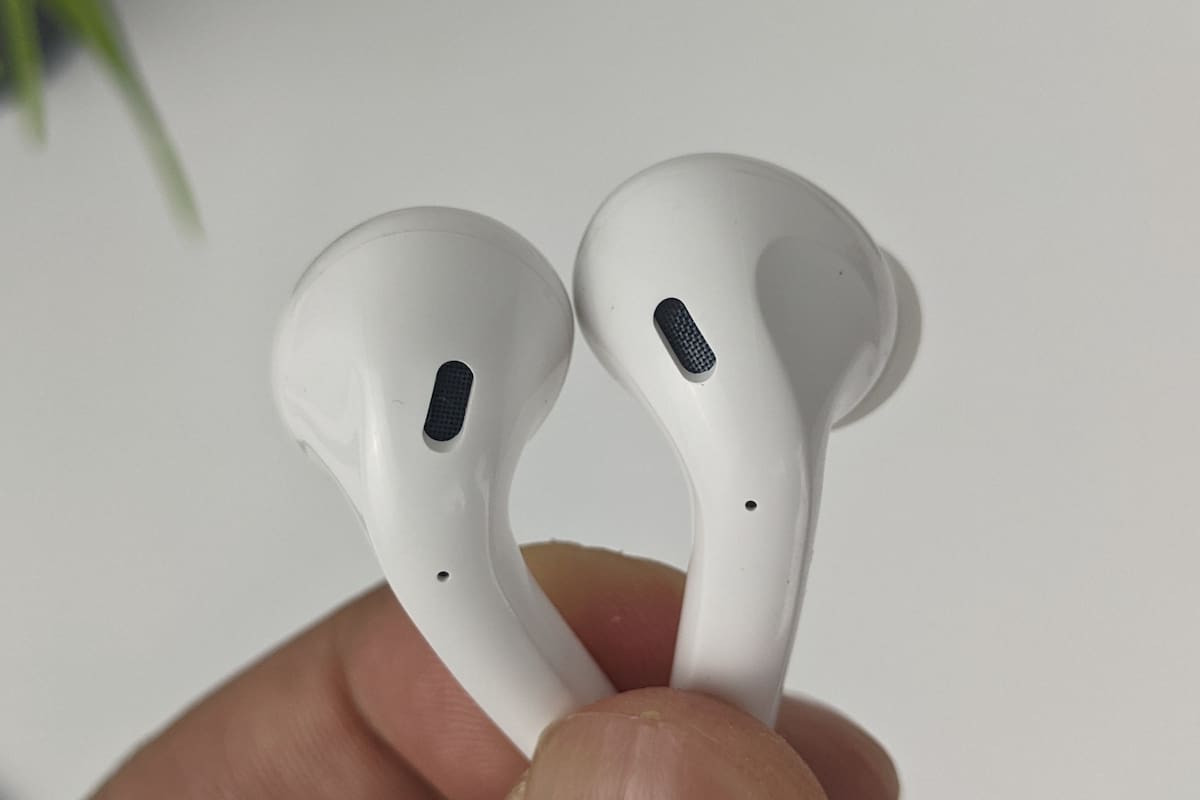 La acumulación de cerumen en los auriculares que se usan insertos en el canal auditivo puede resultar incómoda