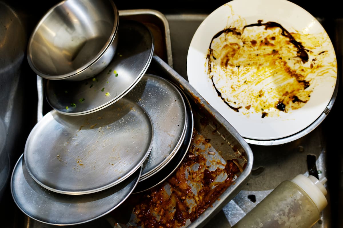 La acumulación de grasa es uno de los principales problemas de las cocinas (Foto: Freepik)