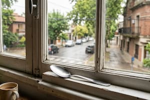 Poner una cuchara en la ventana: para qué sirve