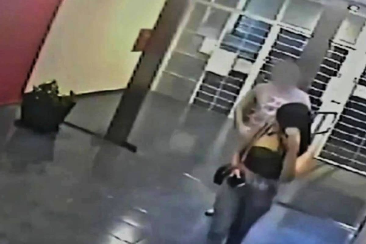 La acusada, grabada por una cámara de seguridad, huyendo de la casa de una de sus víctimas